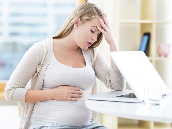 Почему в моче при беременности появляется плоский эпителий